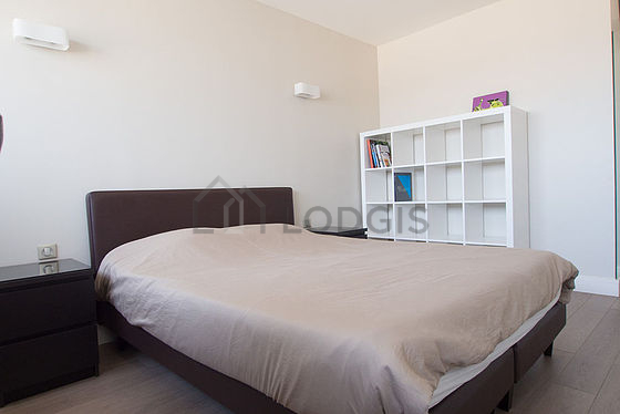 Chambre avec fenêtres double vitrage