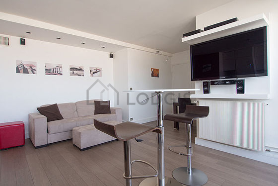 Beau séjour très calme et très lumineux d'un appartement à Paris