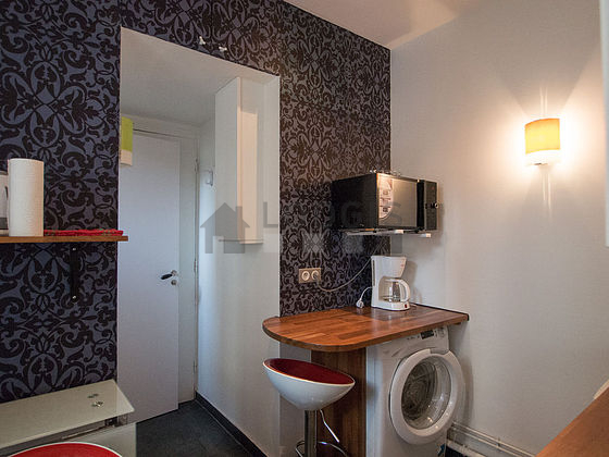 Belle cuisine de 5m² avec du carrelage au sol