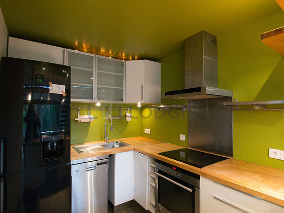 Cuisine dînatoire pour 4 personne(s) équipée de lave vaisselle, plaques de cuisson, réfrigerateur, hotte
