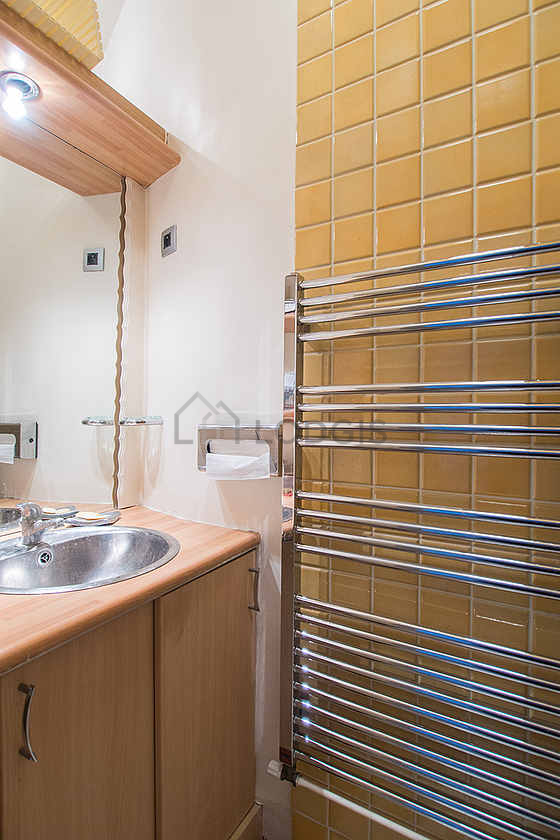 Beautiful and bright bathroom with tile floor