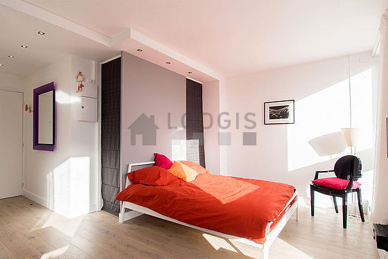 Very quiet living room furnished with 1 bed(s) of 140cm, tv, 2 armchair(s), 2 chair(s)