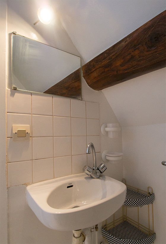 Beautiful bathroom with tile floor