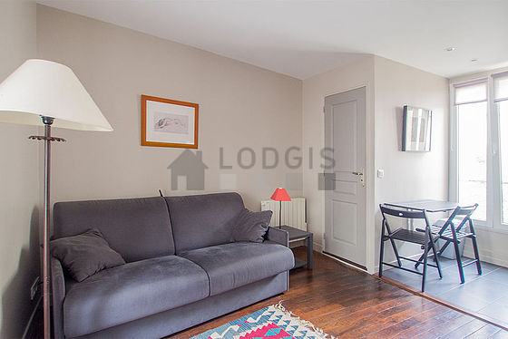 Séjour calme équipé de 1 canapé(s) lit(s) de 140cm, télé, chaine hifi, 1 fauteuil(s)