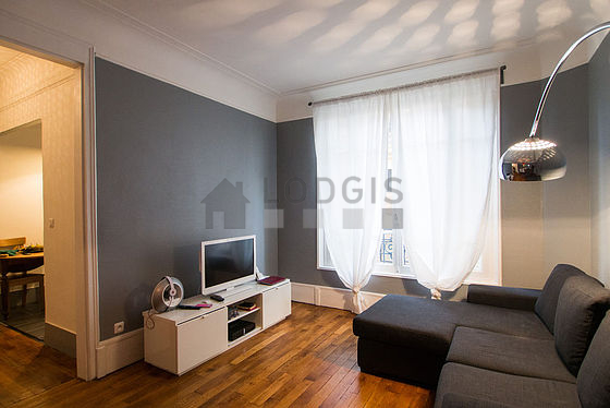 Séjour calme équipé de télé, chaine hifi, 1 fauteuil(s), 4 chaise(s)