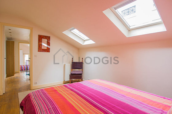 Chambre avec fenêtres double vitrage