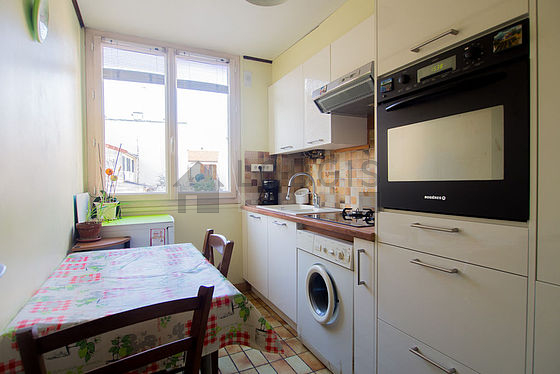 Cuisine dînatoire pour 2 personne(s) équipée de lave linge, réfrigerateur, vaisselle