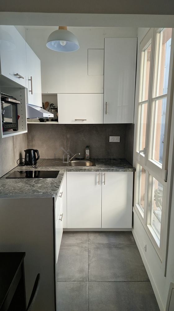 Beautiful kitchen of 2m² with tile floor