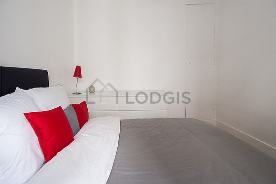 Quiet bedroom for 2 persons equipped with 1 bed(s) of 140cm