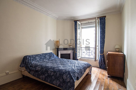 Bedroom with windows facing the courtyard