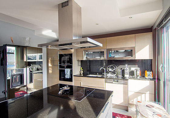 Cuisine dînatoire pour 4 personne(s) équipée de lave vaisselle, plaques de cuisson, réfrigerateur, hotte