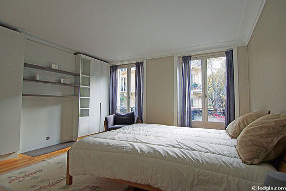 Bedroom of 17m² with woodenfloor