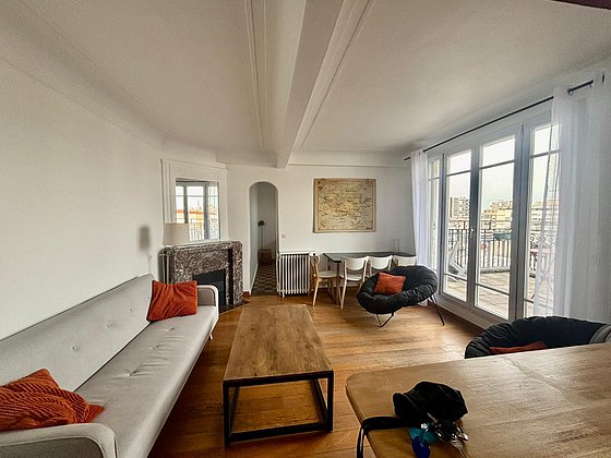 Quiet living room furnished with 1 sofabed(s) of 110cm, hi-fi stereo, 2 armchair(s), 4 chair(s)