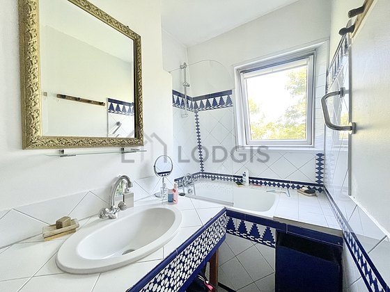 Beautiful and bright bathroom with windows and with tile floor
