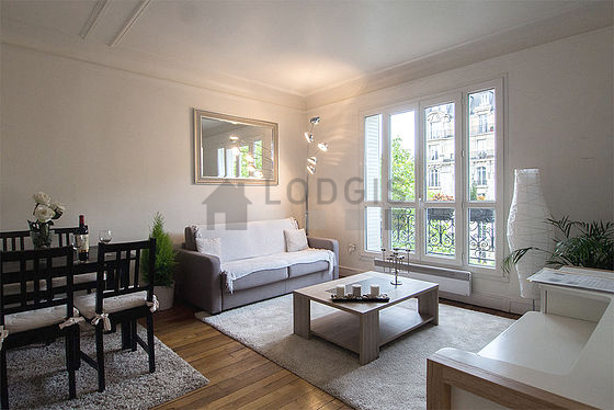 Living room furnished with 1 sofabed(s) of 140cm, tv, 5 chair(s)