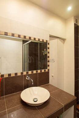 Beautiful and bright bathroom with tilefloor