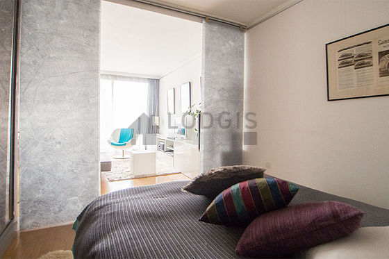 Quiet bedroom for 2 persons equipped with 1 bed(s) of 160cm
