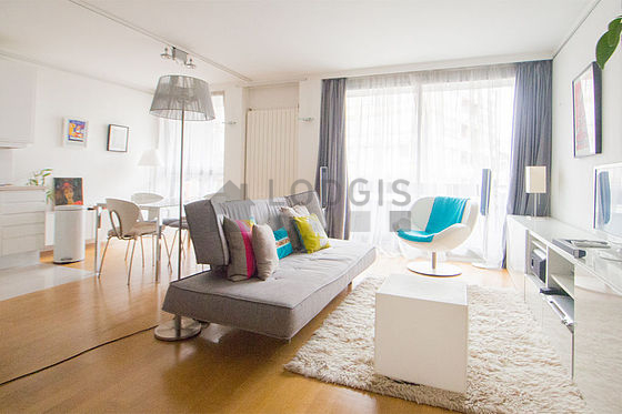 Quiet living room furnished with 1 sofabed(s) of 140cm, tv, dvd player, 1 armchair(s)