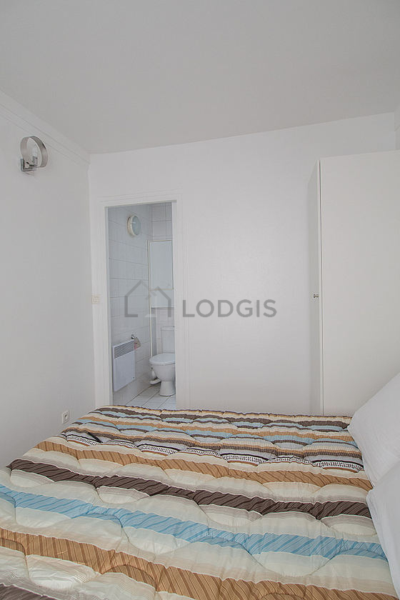 Very quiet bedroom for 2 persons equipped with 1 bed(s) of 140cm