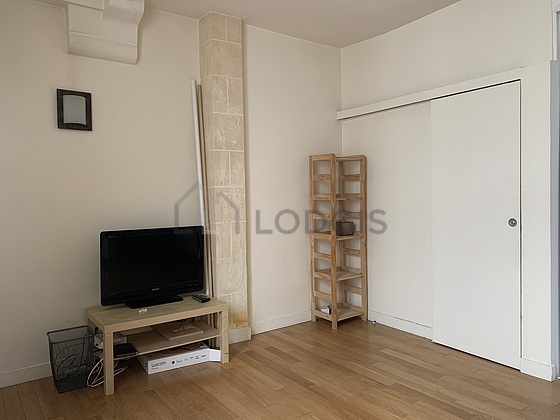 Bright living room furnished with 1 chair(s)