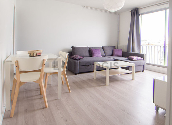 Quiet living room furnished with 1 sofabed(s) of 140cm, tv, storage space, 4 chair(s)