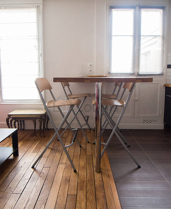 Cuisine dînatoire pour 5 personne(s) équipée de lave vaisselle, plaques de cuisson, réfrigerateur, hotte