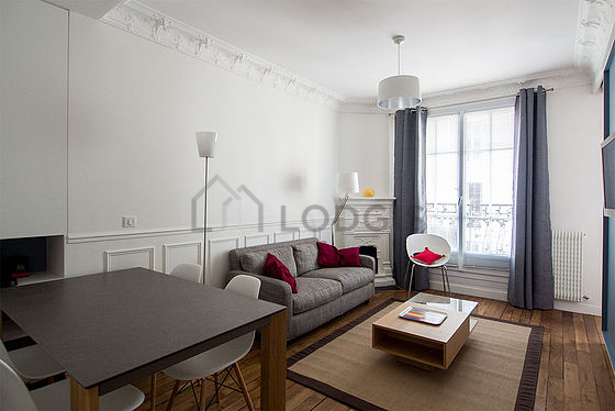 Séjour calme équipé de télé, 1 fauteuil(s), 4 chaise(s)