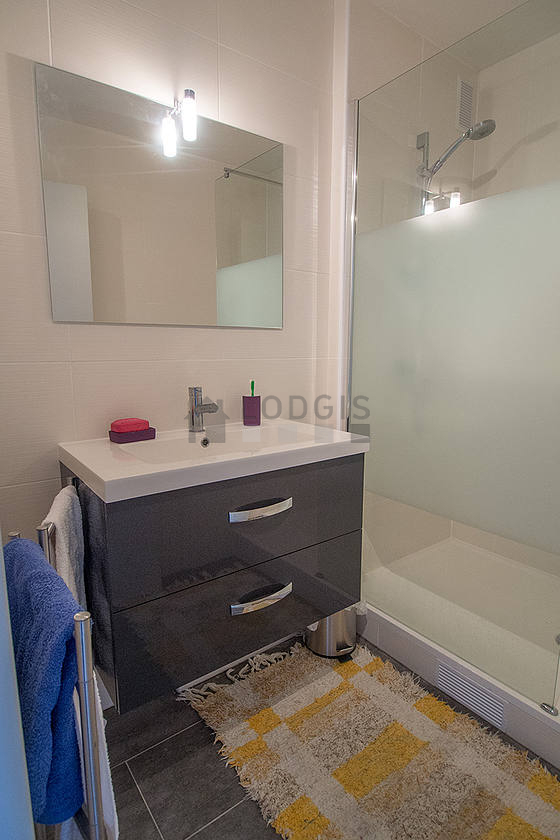 Bathroom equipped with bath towels