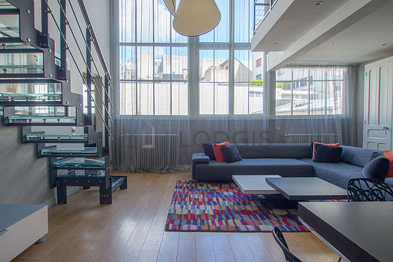 Very bright living room furnished with 6 chair(s)