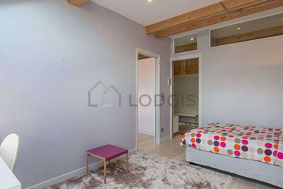 Very quiet bedroom for 2 persons equipped with 1 bed(s) of 140cm