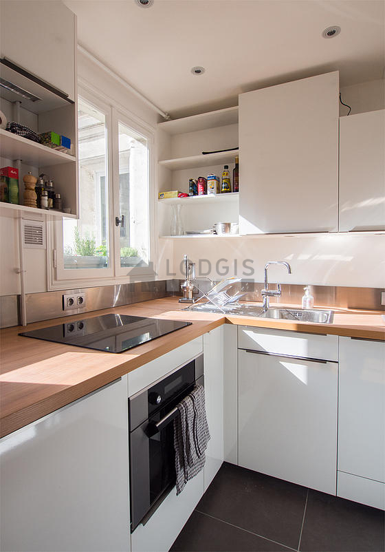Very bright kitchen with double-glazed windows facing the courtyard