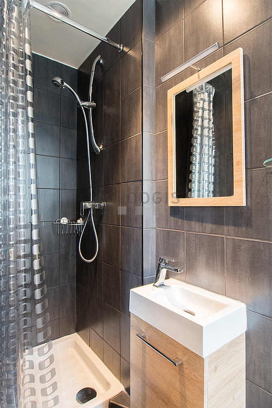 Bright bathroom with windows and with tile floor