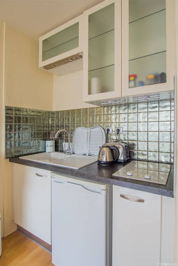 Kitchen equipped with hob, refrigerator, freezer, crockery