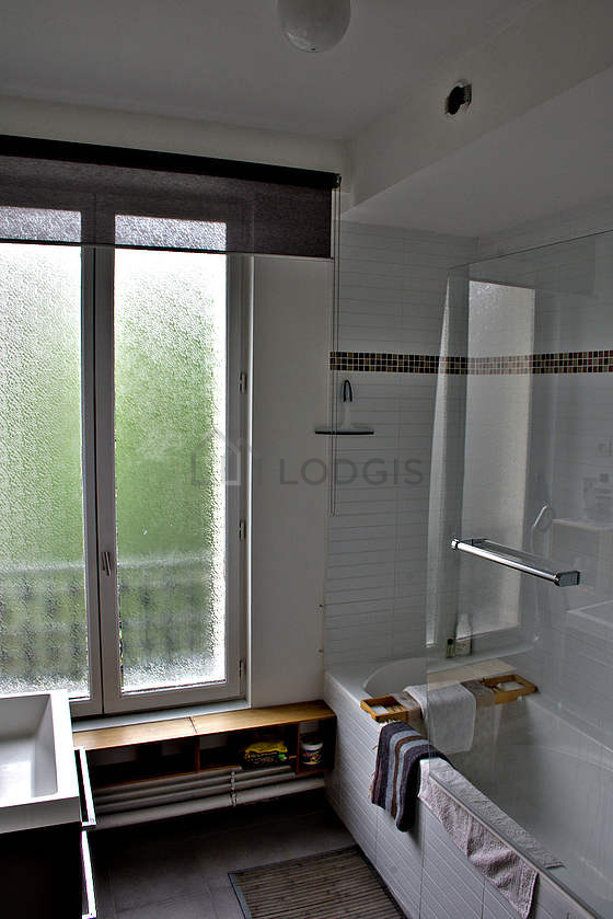 Pleasant and very bright bathroom with double-glazed windows and with tile floor
