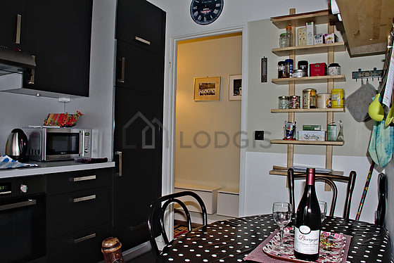Very bright kitchen with double-glazed windows facing the courtyard
