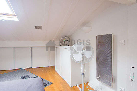 Quiet bedroom for 2 persons equipped with 2 bed(s) of 90cm