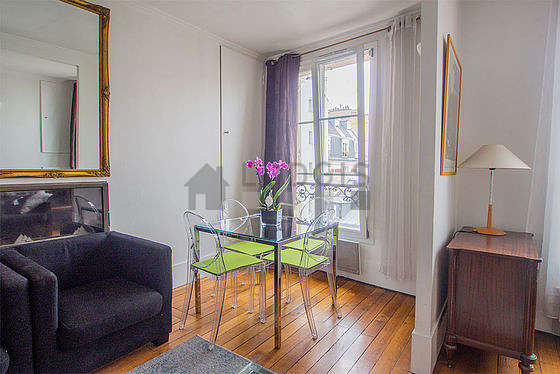 Beautiful, quiet and bright sitting room of a duplexin Paris
