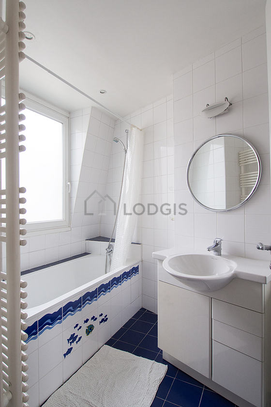Pleasant and very bright bathroom with double-glazed windows and with tile floor