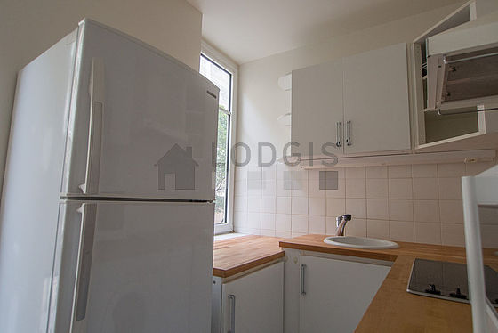Kitchen equipped with washing machine, dryer, refrigerator, crockery