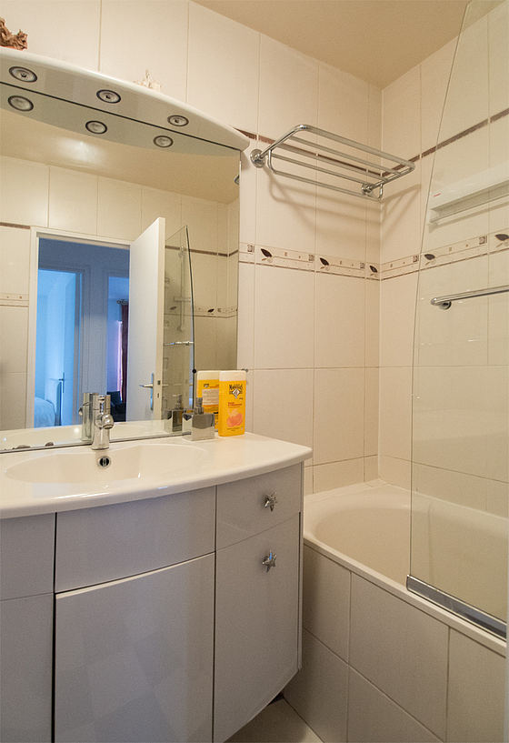 Beautiful bathroom with tile floor