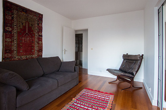 Bedroom with windows facing the courtyard
