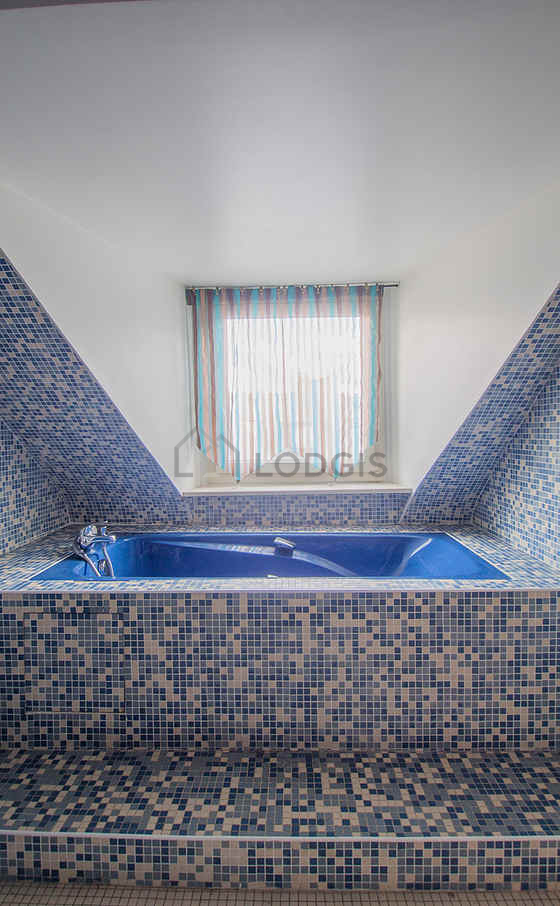 Bathroom equipped with washing machine, dryer, bath towels