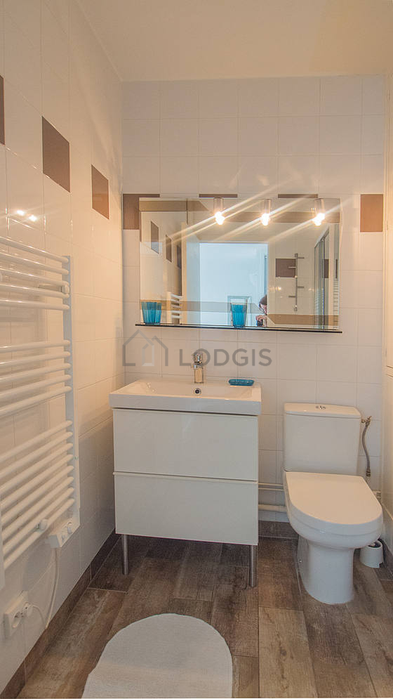 Beautiful bathroom with tile floor