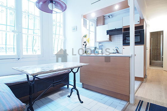 Beautiful kitchen of 6m² with tile floor