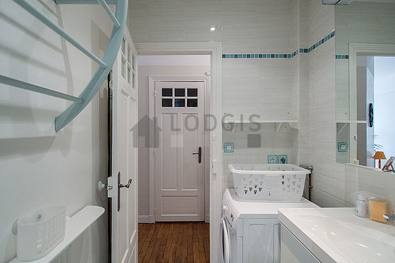 Bathroom equipped with washing machine, dryer, bath towels