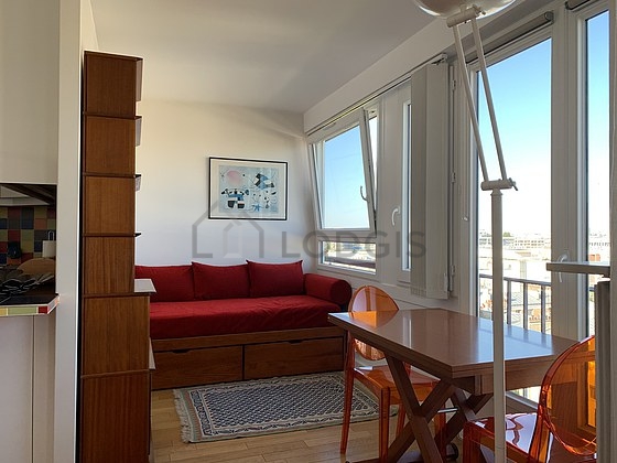 Great, very quiet and very bright sitting room of an apartment in Paris