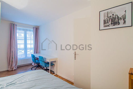 Quiet bedroom for 2 persons equipped with 1 bed(s) of 140cm
