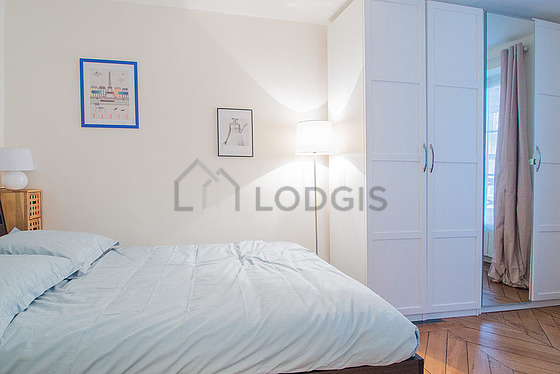 Chambre avec fenêtres double vitrage