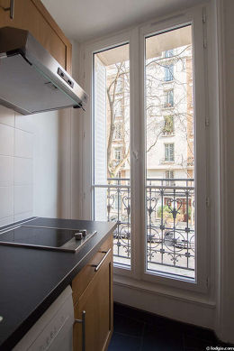 Very bright kitchen with double-glazed windows facing the road