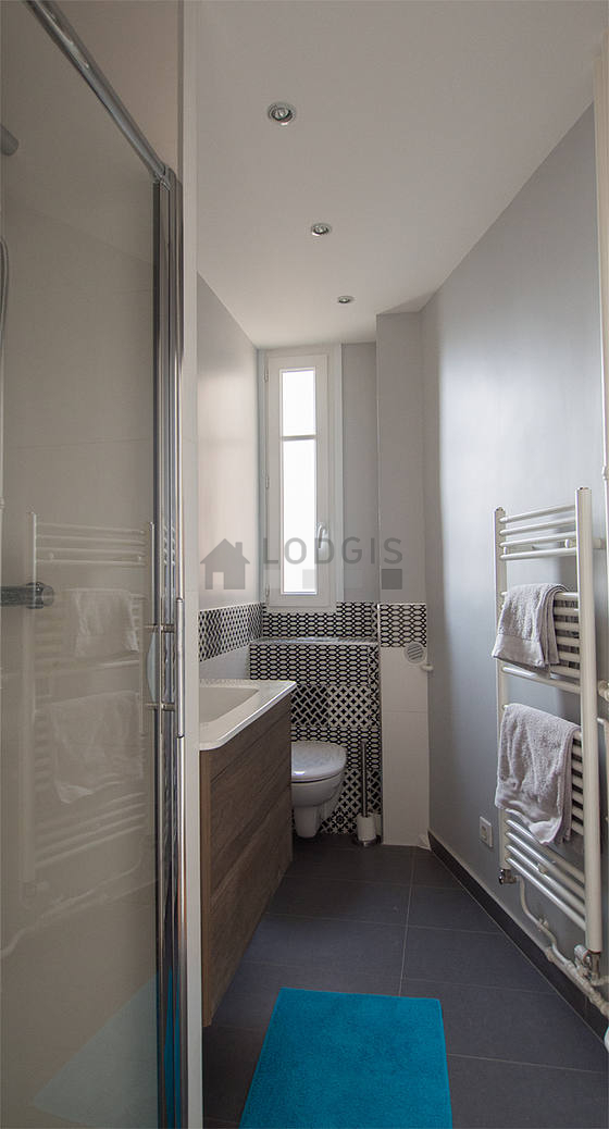 Beautiful and bright bathroom with tile floor